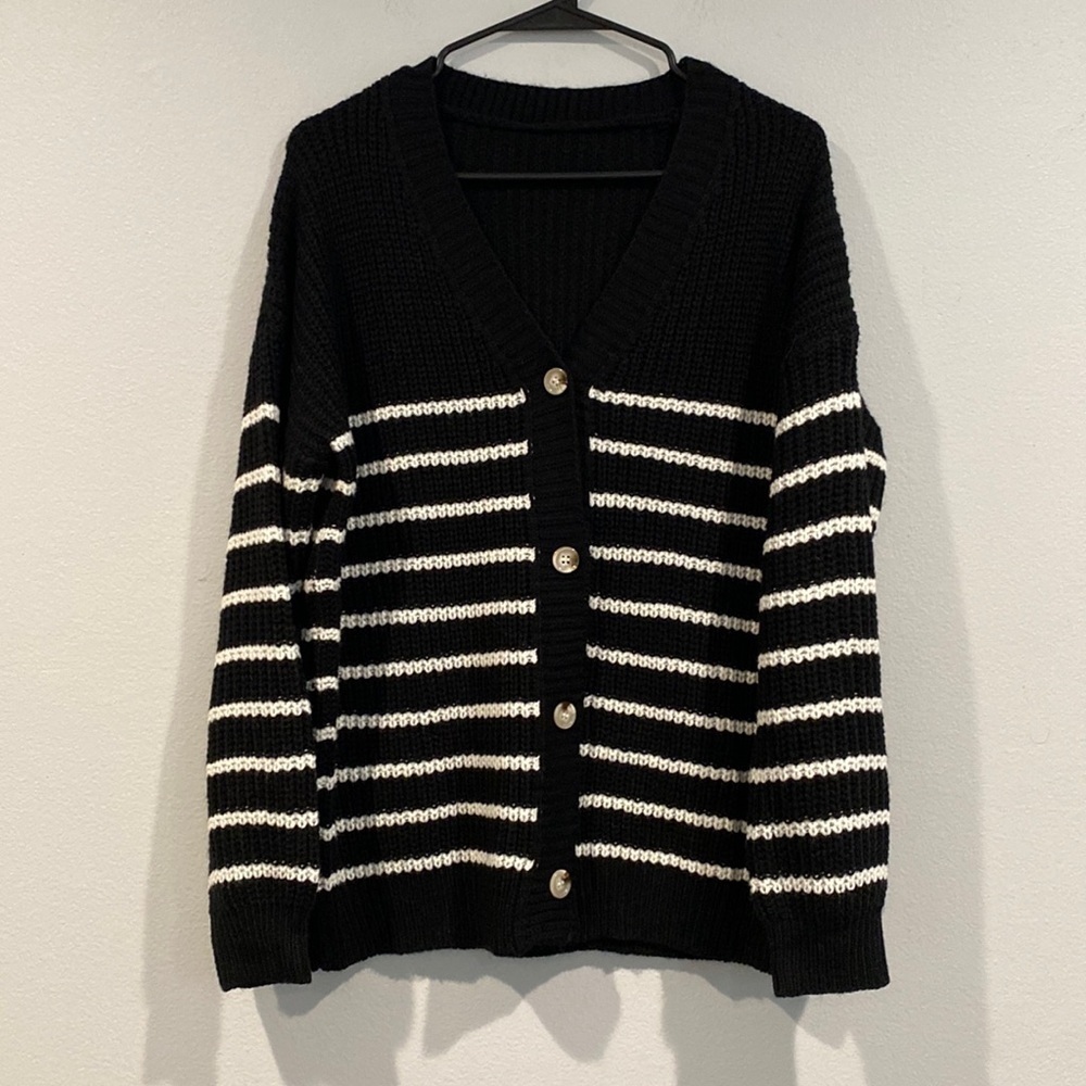 Moment Black and White Striped V-Neck Knitted Sweater with Brown Buttons Size S